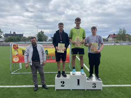 W szkolnej lidze lekkoatletycznej zdobywamy medale!
