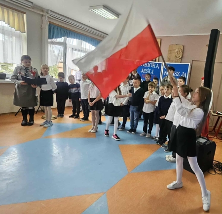 Uroczysta akademia upamiętniająca 107. rocznicę odzyskania przez Polskę niepodległości.