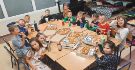 Piżama party w klasie 1 – noc pełna zabawy i uśmiechów.