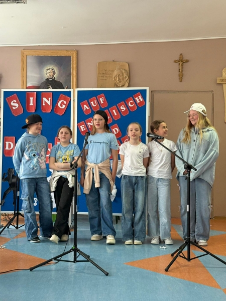 Szkolny konkurs językowo-muzyczny „SING & DANCE auf Englisch und Deutsch”.