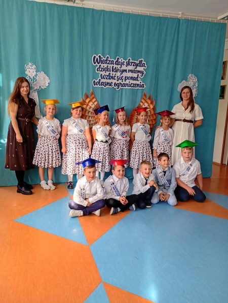 Uroczyste pasowanie uczniów klas pierwszych!